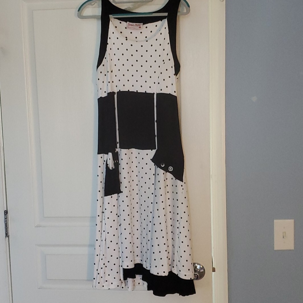 White/black dress